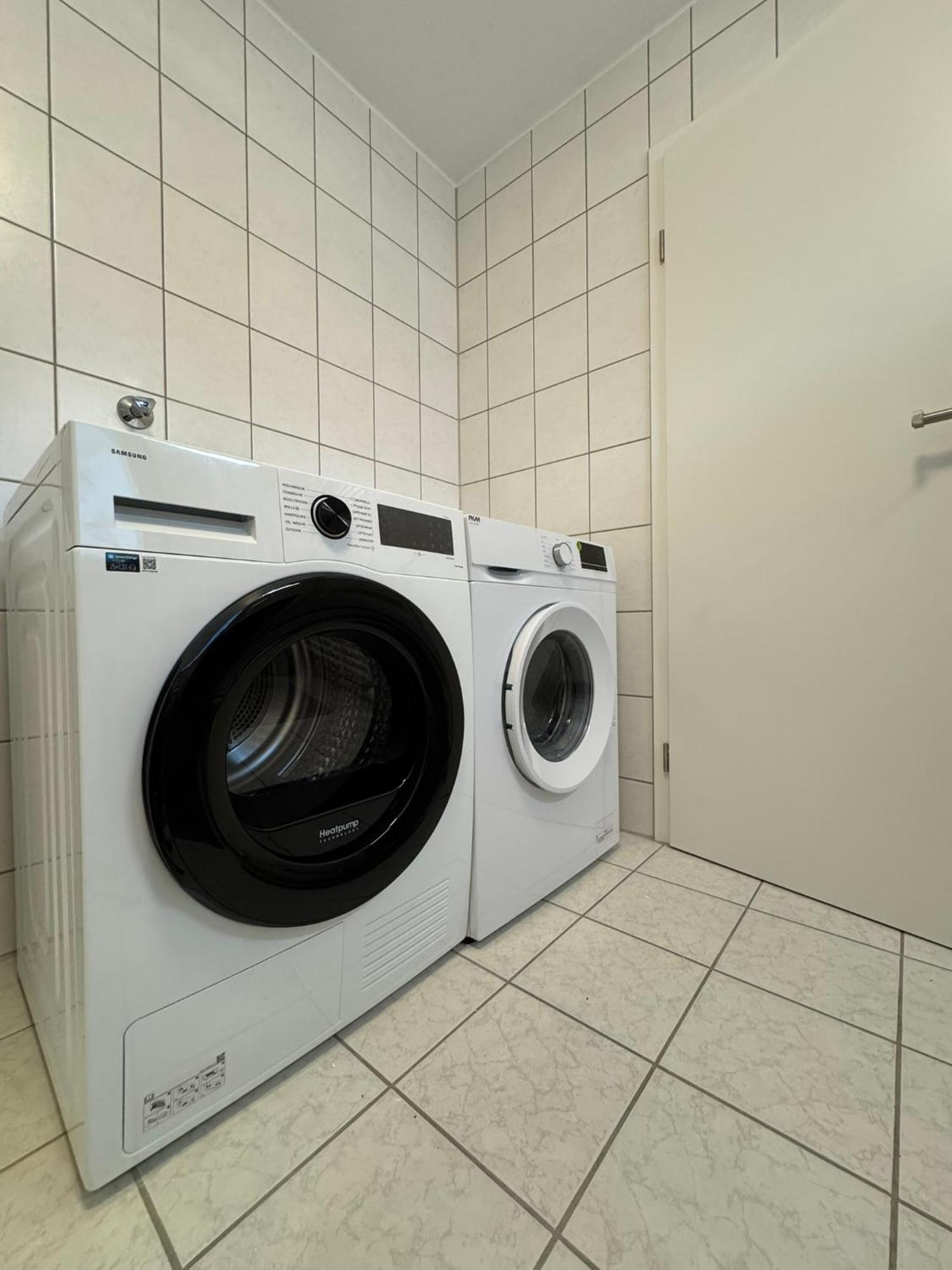 Goldcream Suites - Modern - Netflix - Free Parking Günzburg Esterno foto