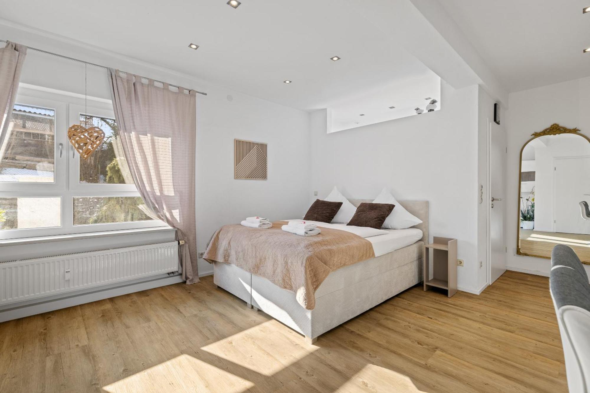 Goldcream Suites - Modern - Netflix - Free Parking Günzburg Esterno foto